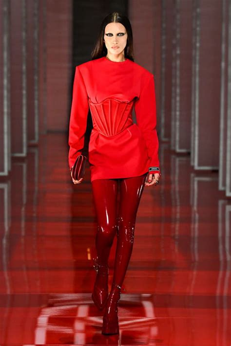 défilé versace automne hiver 2023|AUTOMNE.